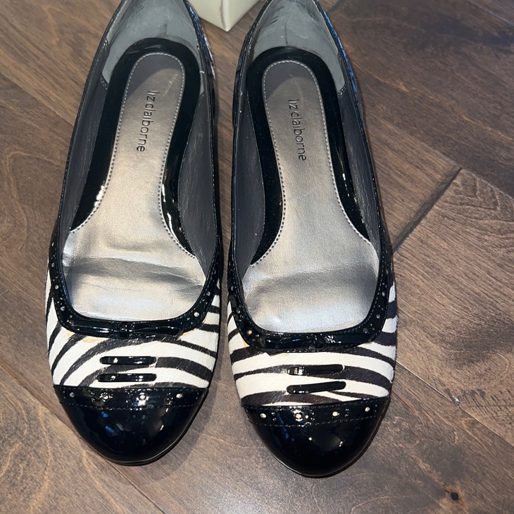 Like new women Liz Claiborne zebra flats size 7.5